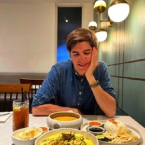 Depuis Yogyakarta, au centre de l'île de Java, on trouve à proximité le temple bouddhique de Borobudur, à l'ouest, et le temple hindouiste de Prambanan, à l'est..#Indonesia #temple #borobudur